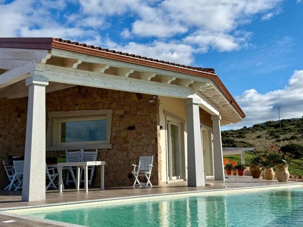 casa indipendente in vendita a Trinità d'Agultu e Vignola in zona Isola Rossa