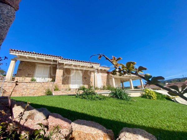 casa indipendente in vendita a Trinità d'Agultu e Vignola in zona Isola Rossa