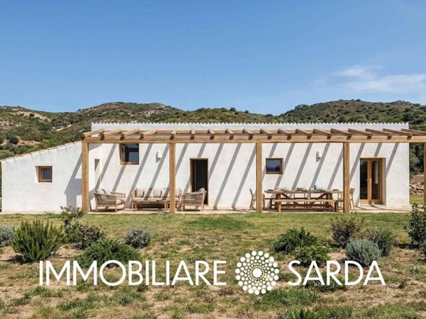 casa indipendente in vendita a Trinità d'Agultu e Vignola in zona Isola Rossa