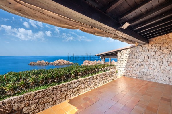 casa indipendente in vendita a Trinità d'Agultu e Vignola