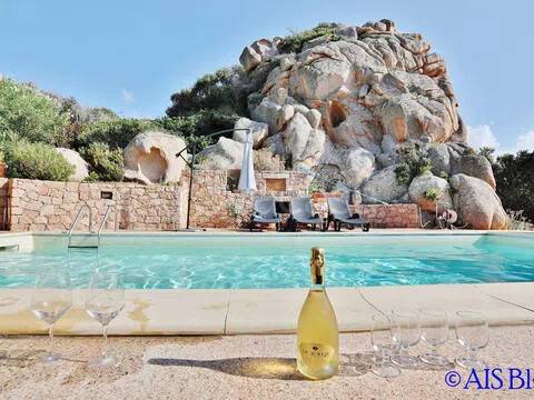 casa indipendente in vendita a Trinità d'Agultu e Vignola in zona Costa Paradiso