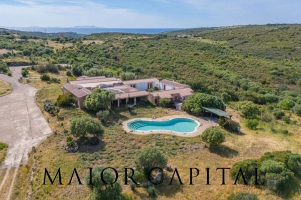 casa indipendente in vendita a Trinità d'Agultu e Vignola in zona Isola Rossa