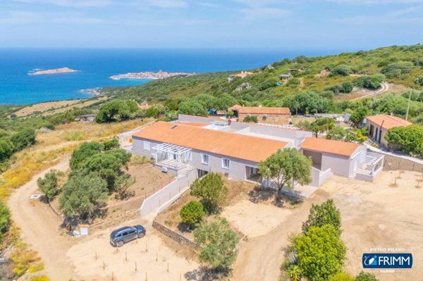 casa indipendente in vendita a Trinità d'Agultu e Vignola in zona Isola Rossa