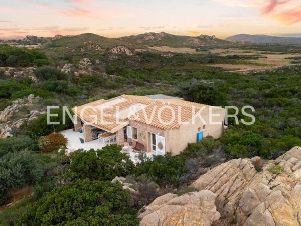 casa indipendente in vendita a Trinità d'Agultu e Vignola in zona Costa Paradiso