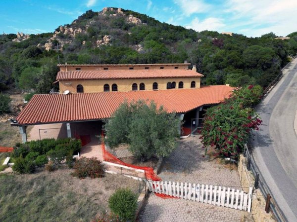 negozio in vendita a Trinità d'Agultu e Vignola in zona Costa Paradiso