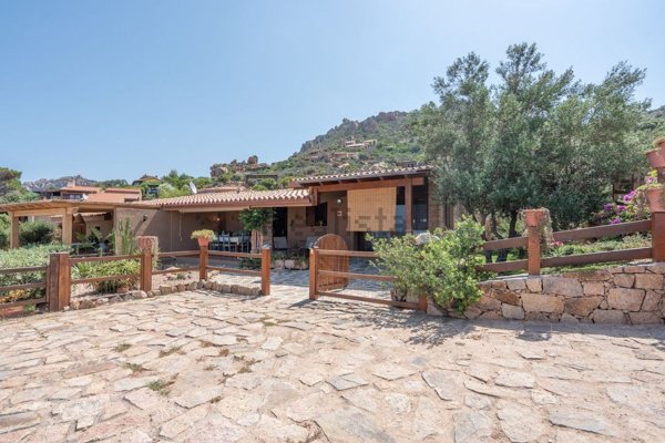 casa indipendente in vendita a Trinità d'Agultu e Vignola in zona Costa Paradiso