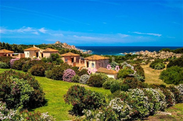 casa indipendente in vendita a Trinità d'Agultu e Vignola in zona Isola Rossa