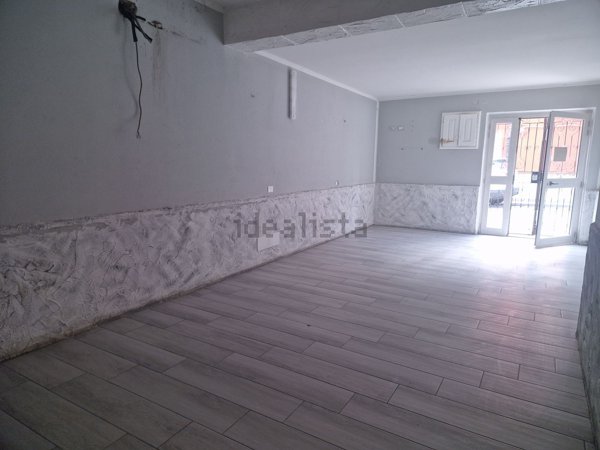 locale commerciale in vendita a Tula