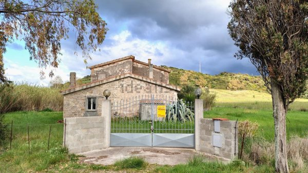casa indipendente in vendita ad Uri