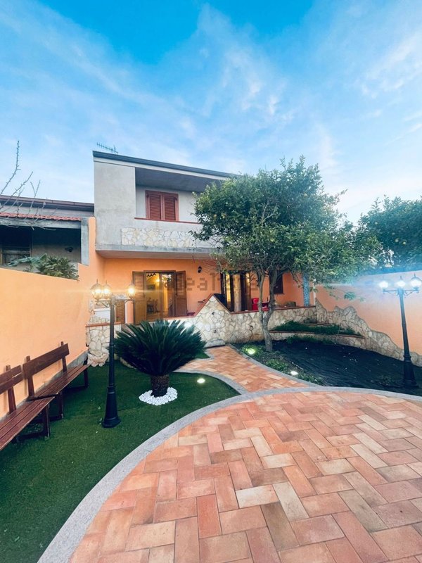 casa indipendente in vendita ad Uri