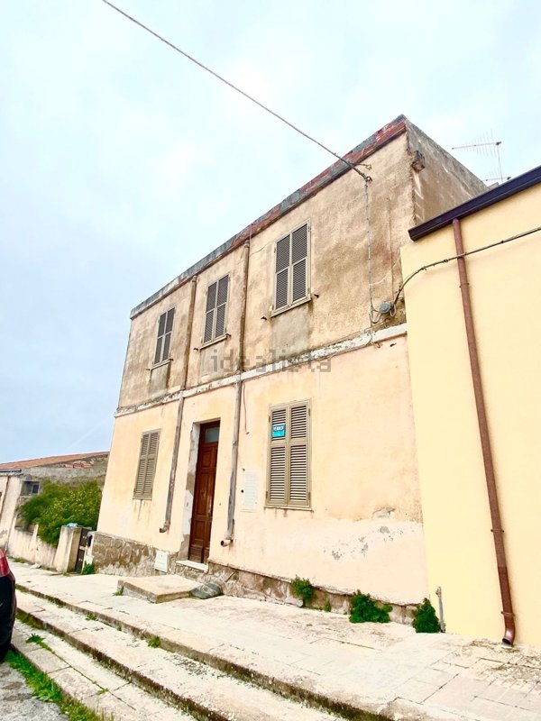 casa indipendente in vendita ad Uri