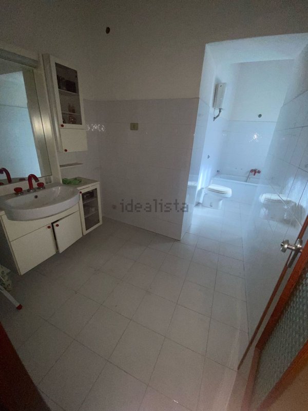 esavano in vendita a Villanova Monteleone