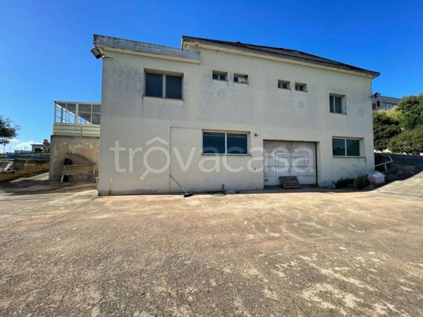 locale commerciale in vendita a Telti