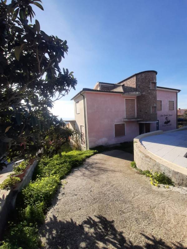 intera palazzina in vendita a Badesi