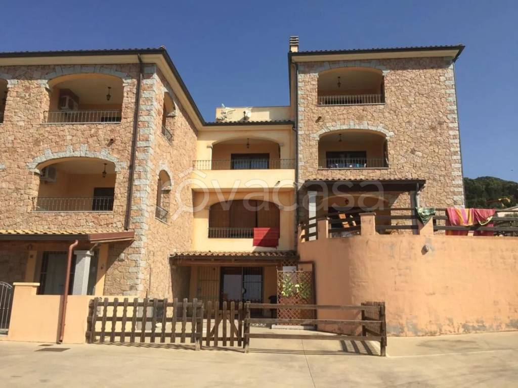 appartamento in vendita a Badesi in zona Muntiggioni