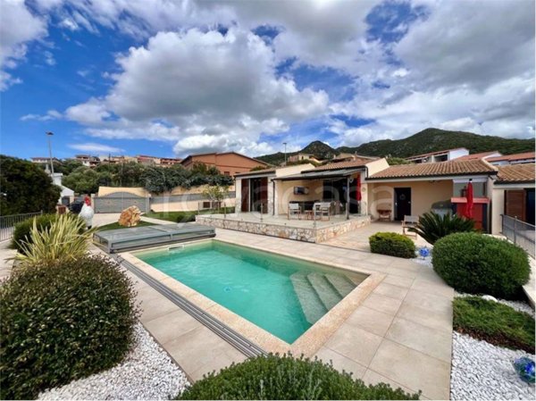 casa indipendente in vendita a Badesi in zona Muntiggioni