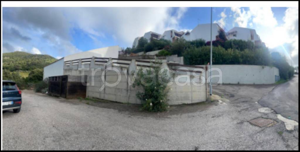 negozio in vendita a Badesi in zona La Tozza