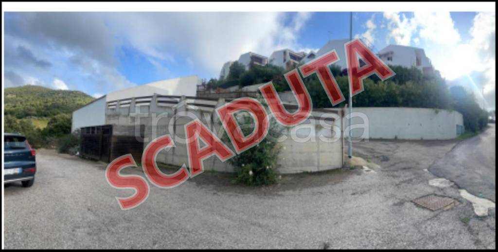 negozio in vendita a Badesi in zona La Tozza