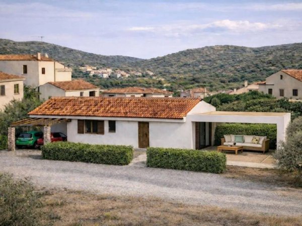 casa indipendente in vendita a Badesi in zona La Tozza