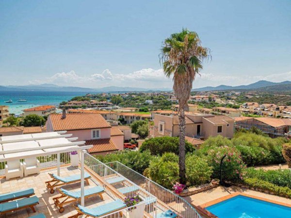 intera palazzina in vendita a Golfo Aranci in zona Marinella