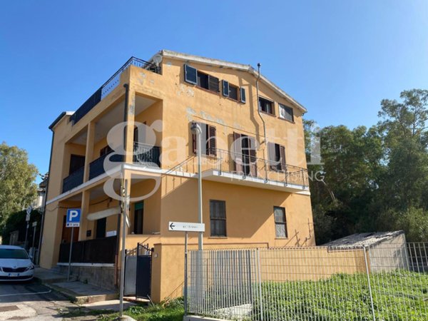 locale commerciale in vendita a Golfo Aranci