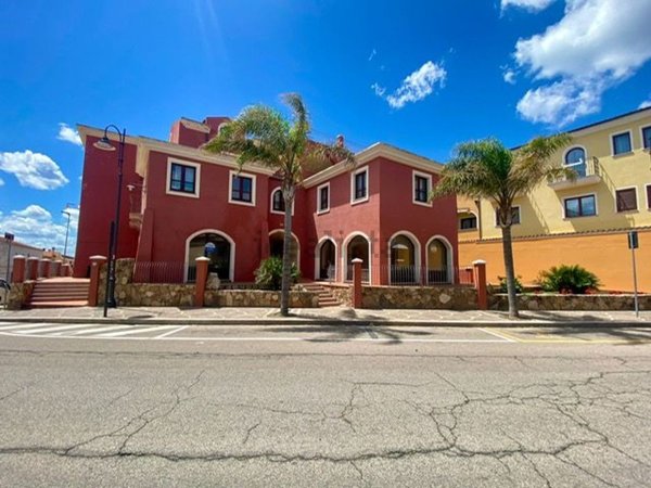 locale commerciale in vendita a Golfo Aranci