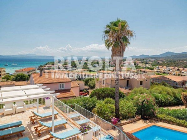 intera palazzina in vendita a Golfo Aranci in zona Marinella