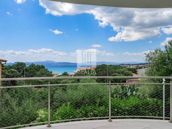 appartamento in vendita a Golfo Aranci in zona Rudalza