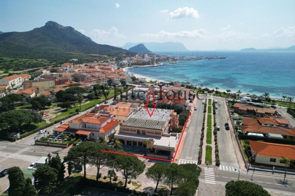 locale commerciale in vendita a Golfo Aranci in zona Rudalza