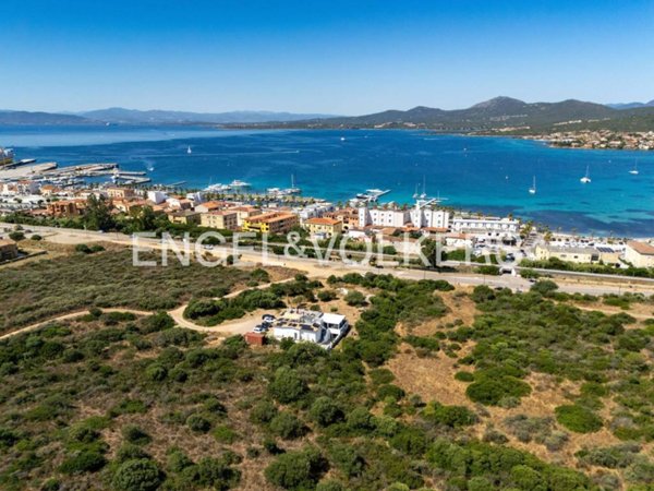casa indipendente in vendita a Golfo Aranci in zona Rudalza