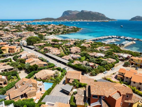 casa indipendente in vendita a Golfo Aranci in zona Marinella
