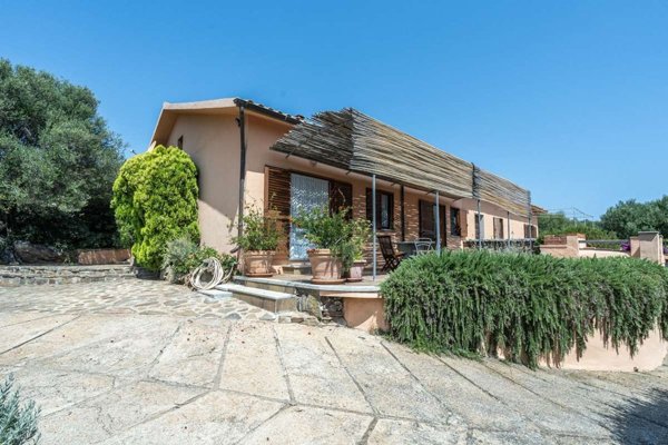 casa indipendente in vendita a Golfo Aranci in zona Marinella