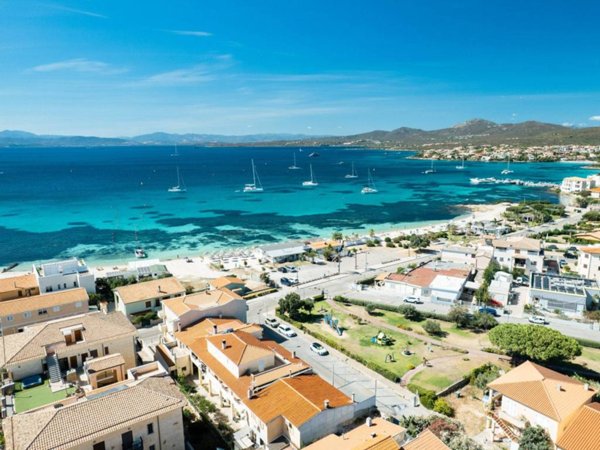 appartamento in vendita a Golfo Aranci in zona Rudalza
