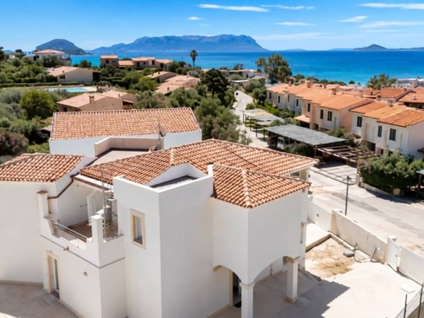 casa indipendente in vendita a Golfo Aranci in zona Marinella
