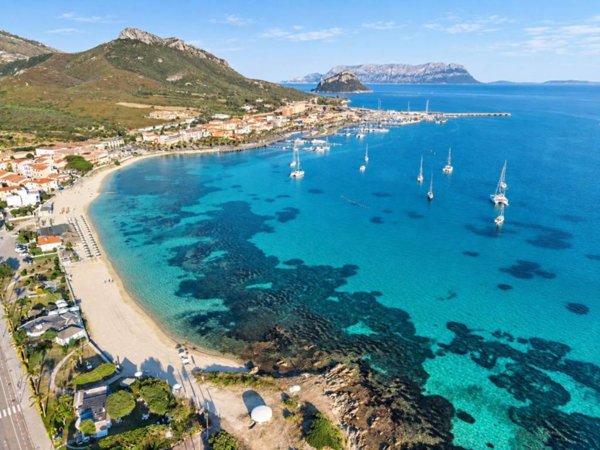 appartamento in vendita a Golfo Aranci in zona Rudalza