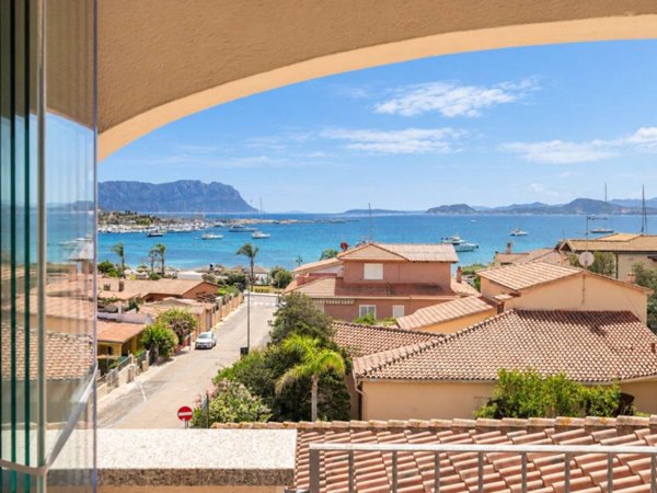 appartamento in vendita a Golfo Aranci in zona Rudalza