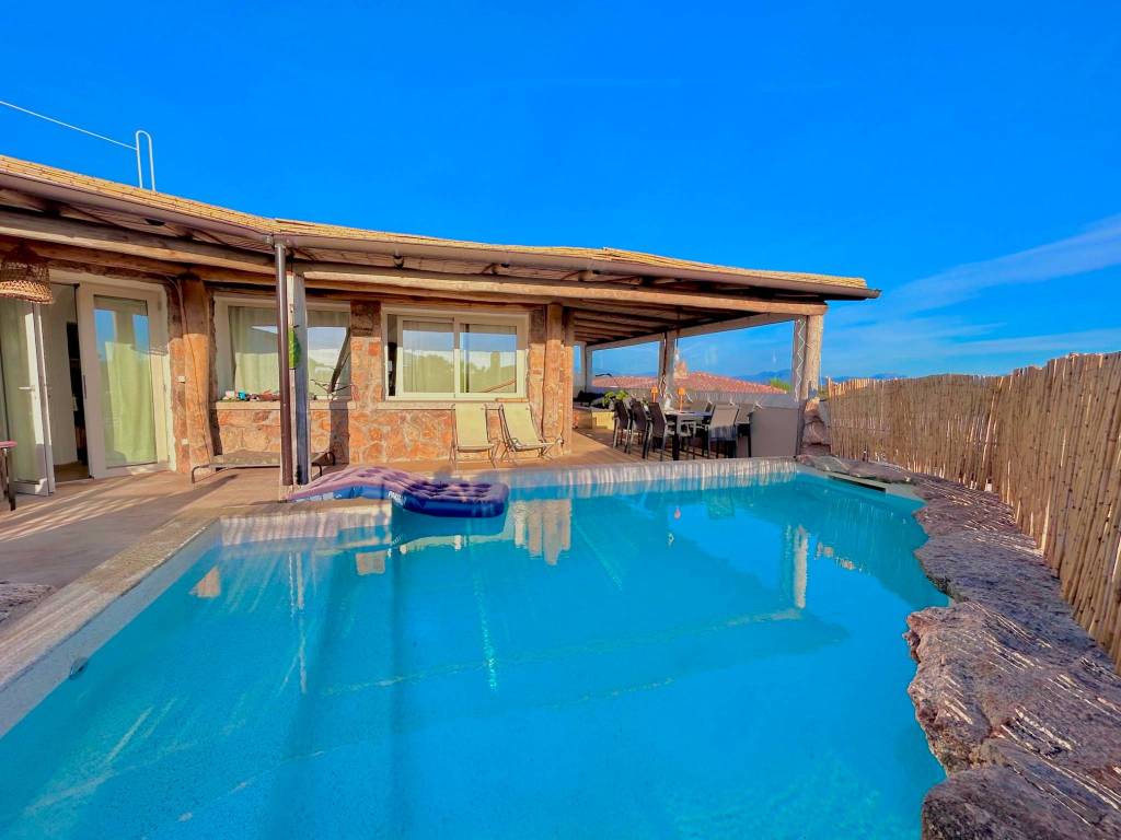 casa indipendente in vendita a Loiri Porto San Paolo