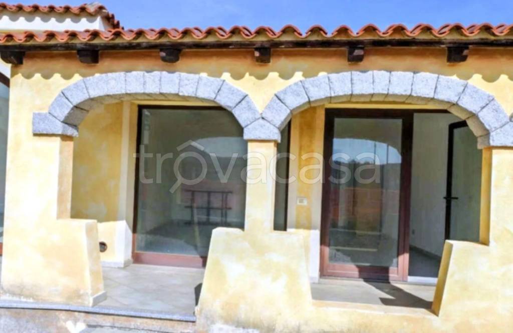 ufficio in vendita a Loiri Porto San Paolo