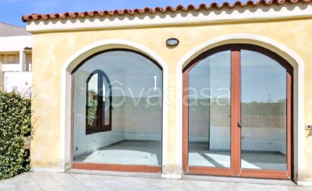 ufficio in vendita a Loiri Porto San Paolo