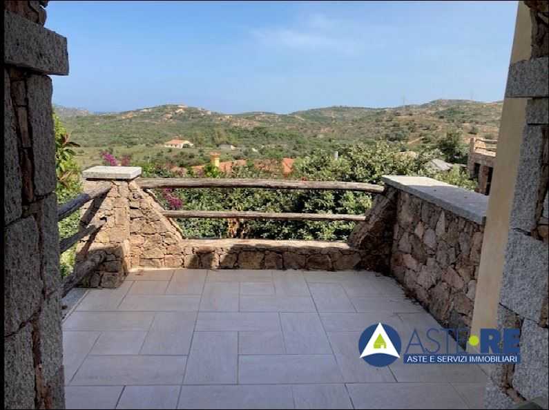 intera palazzina in vendita a Loiri Porto San Paolo