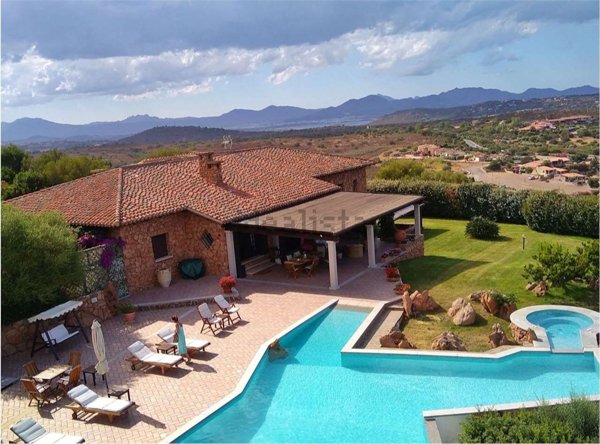 casa indipendente in vendita a Loiri Porto San Paolo