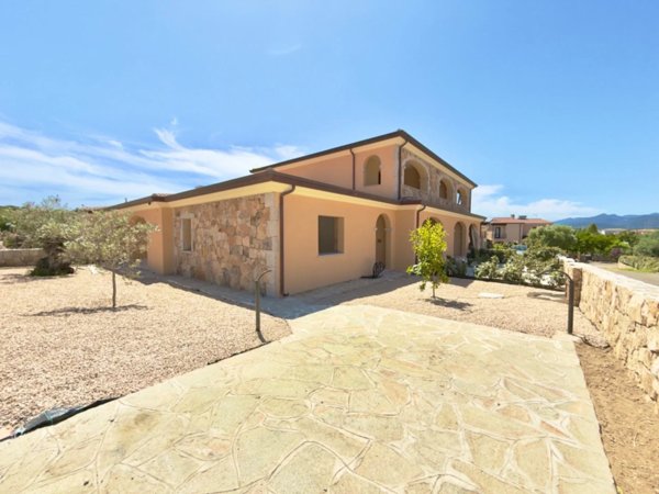 casa indipendente in vendita a Loiri Porto San Paolo