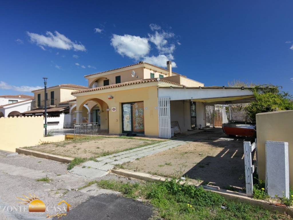 negozio in vendita a Loiri Porto San Paolo in zona Vaccileddi.