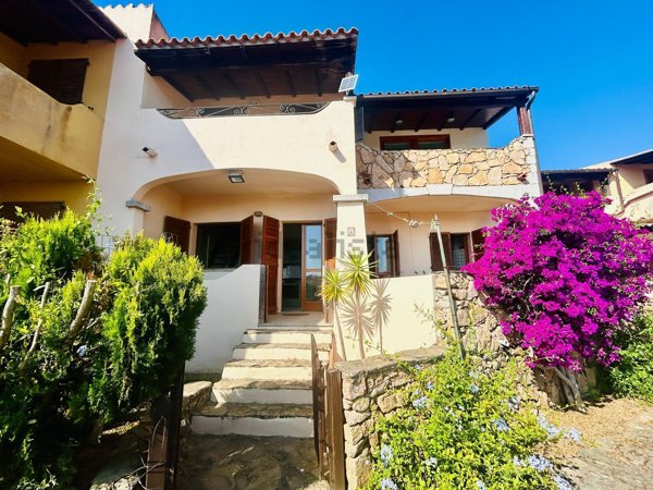 casa indipendente in vendita a Loiri Porto San Paolo in zona Vaccileddi.