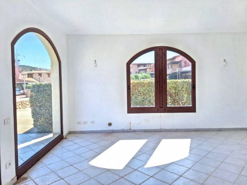 ufficio in vendita a Loiri Porto San Paolo