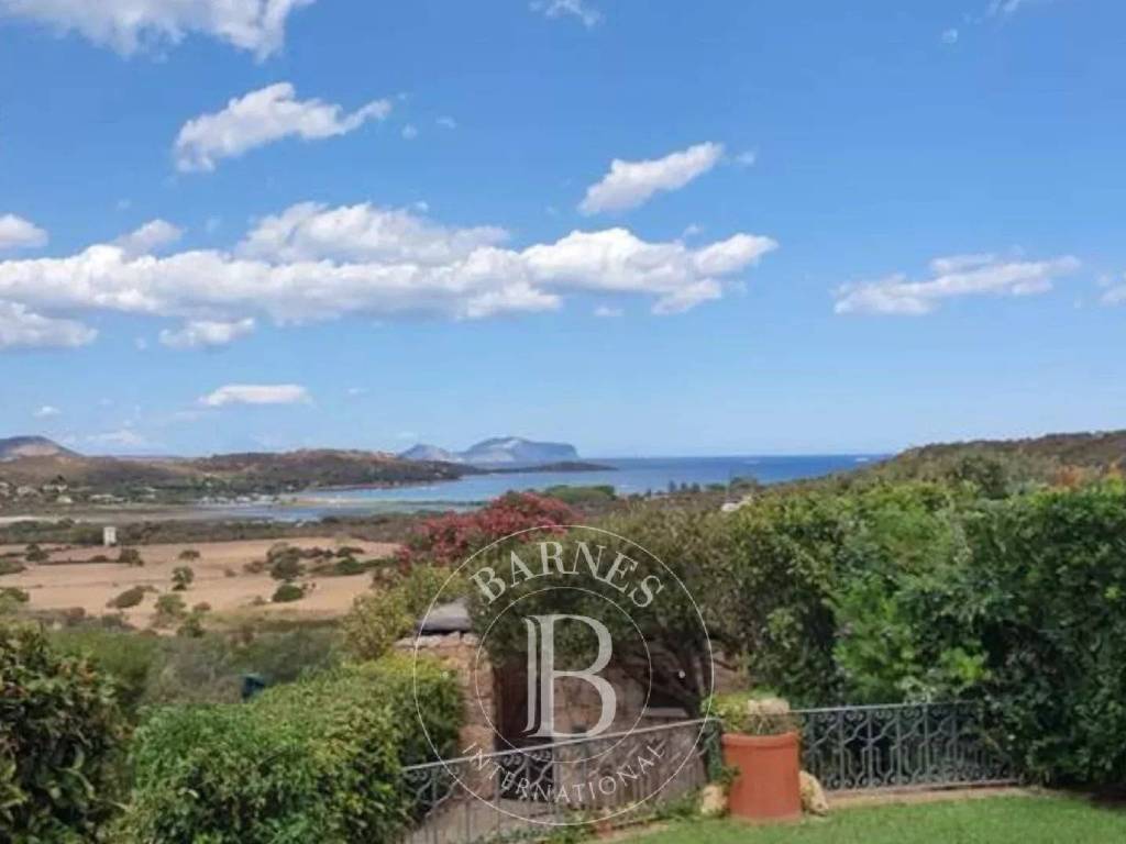 casa indipendente in vendita a Loiri Porto San Paolo in zona Santa Giusta