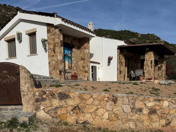 casa indipendente in vendita a Loiri Porto San Paolo in zona Vaccileddi.
