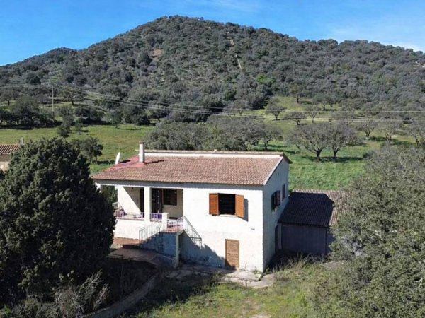 casa indipendente in vendita a Loiri Porto San Paolo in zona Santa Giusta