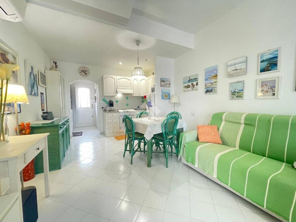 appartamento in vendita a Loiri Porto San Paolo in zona Vaccileddi.