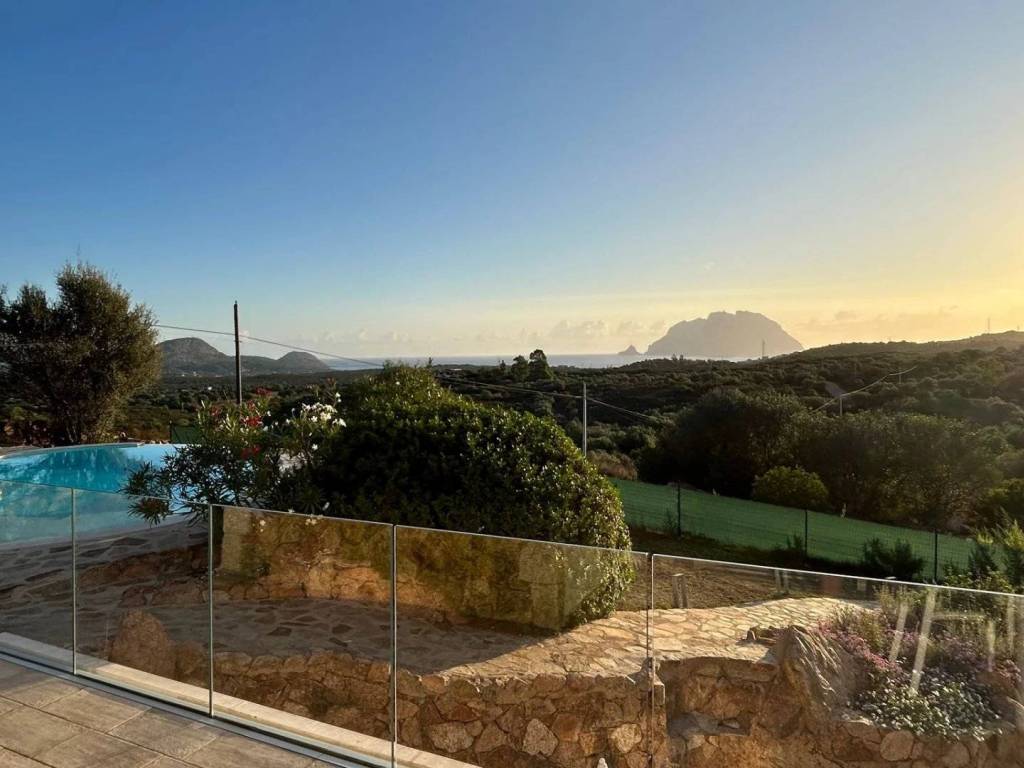 casa indipendente in vendita a Loiri Porto San Paolo in zona Santa Giusta